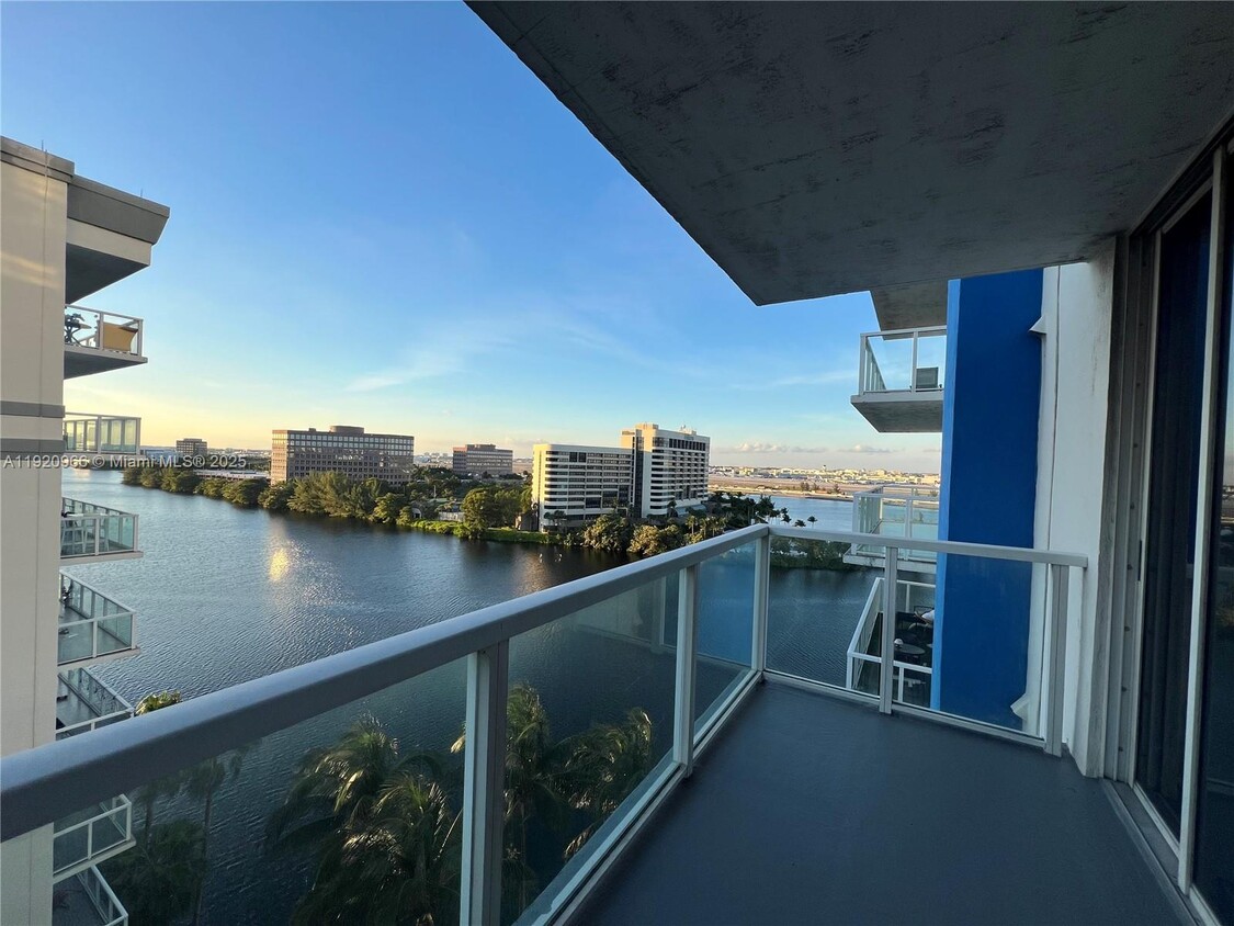 Primary Photo - 5085 NW 7th St