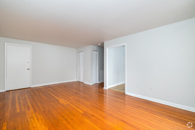 1BR, 1BA - 750SF - Living Room - Drexel Apartments