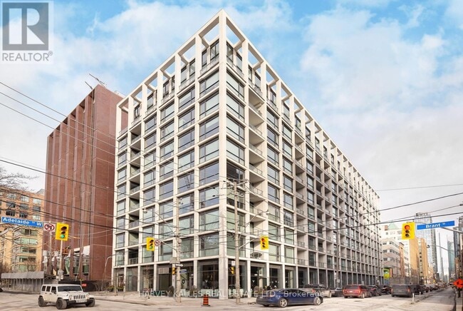 Building Photo - 39 Brant St