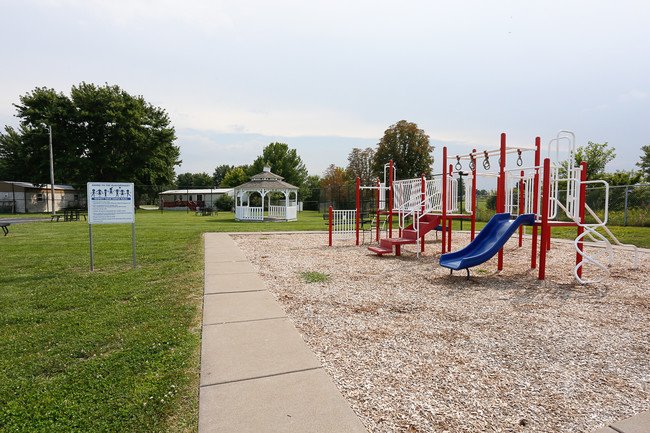 Building Photo - Lakewood Estates