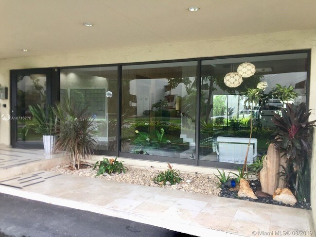 Foto del edificio - 2500 NE 135th St  B1006 North Miami FL 33181