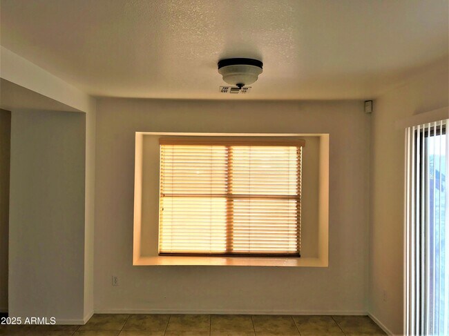 Foto del edificio - 10422 E Bramble Ave