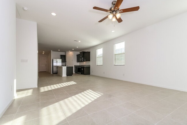 Foto del edificio - 11014 W Luxton Ln