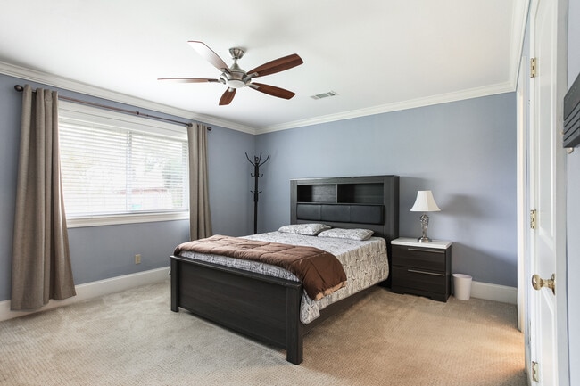 Primary bedroom, walk-in closet and ensuite bathroom - 5012 Antonini Dr