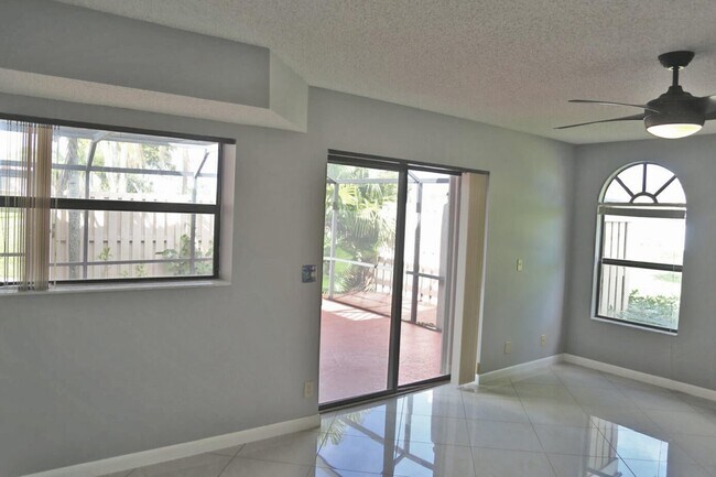 Foto del edificio - 3935 Village Dr