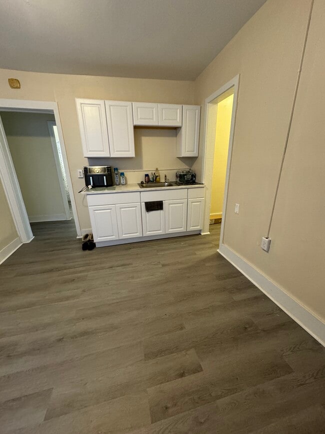 Photo - Massasoit Pl 18-20 Apartment