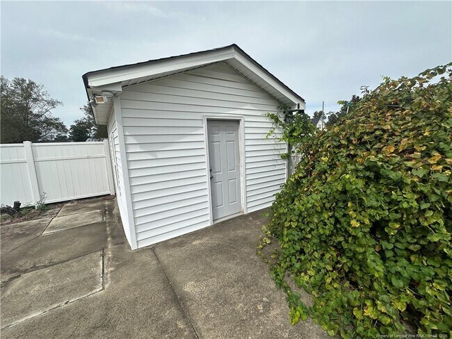 Building Photo - 2912 Eaglecrest Ln