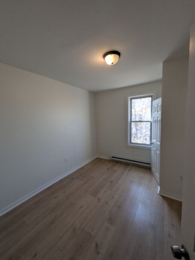 Building Photo - Remodeled Home - Frankford