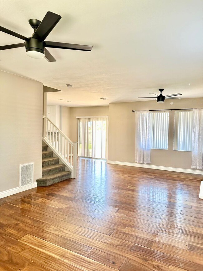 Foto del edificio - 1508 Robles Dr
