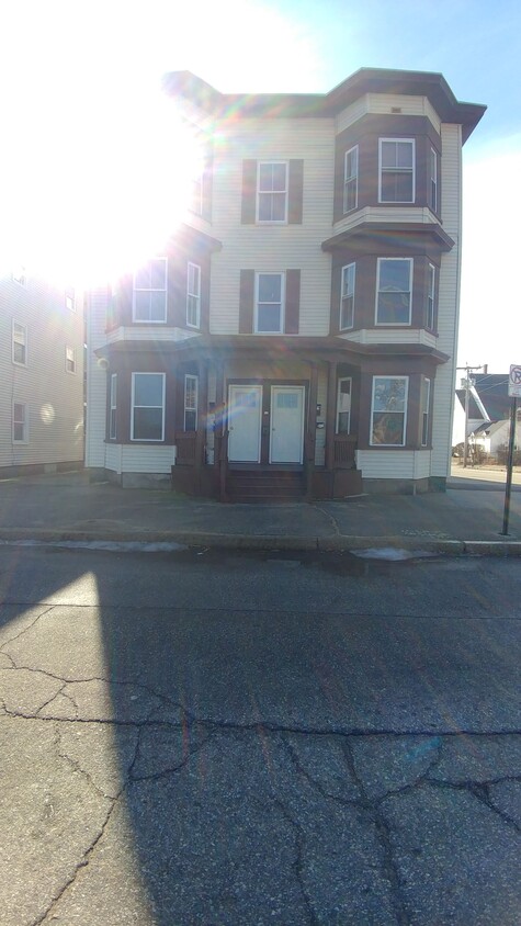 Primary Photo - 34 School St