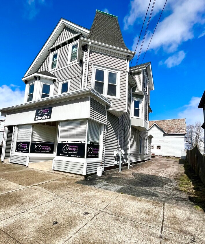 Primary Photo - 1150 Main St