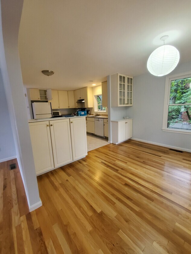 35 Vernon St Unit 2, Newton, MA 02458 35 Vernon St Newton, MA