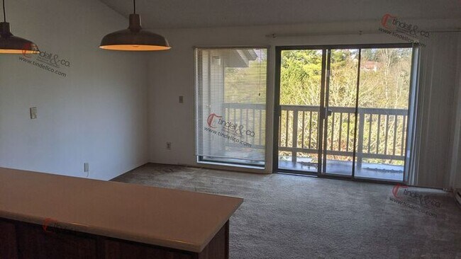 Building Photo - Sunlit Studio Condo in Prime SW Portland L...