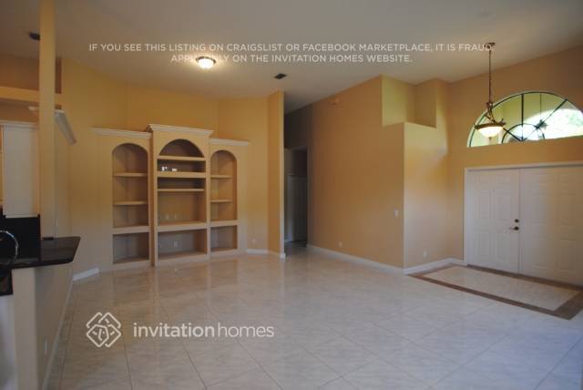 Building Photo - 4945 Pine Tree Dr