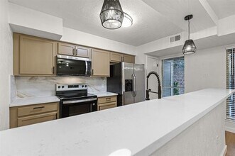 Building Photo - 7510 Holly Hill Dr