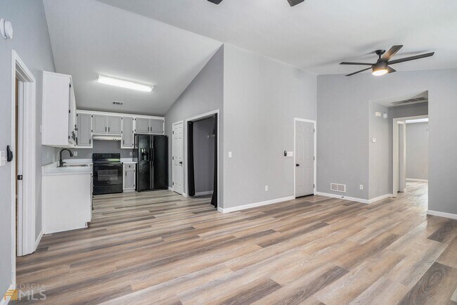 Building Photo - 1329 Creek View Dr