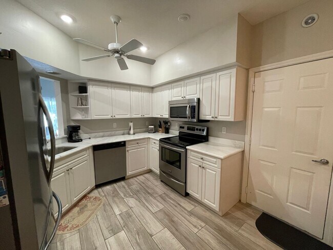 Foto del edificio - 1130 Partridge Cir