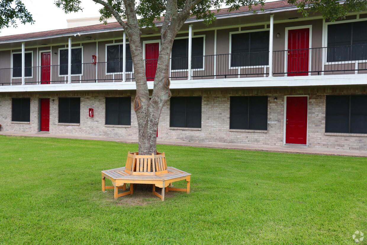 Foto del edificio - 3500 Baker Dr