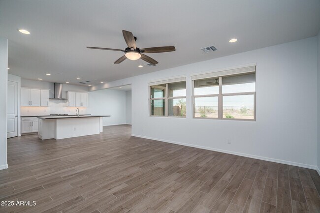 Foto del edificio - 9036 S 169th Dr