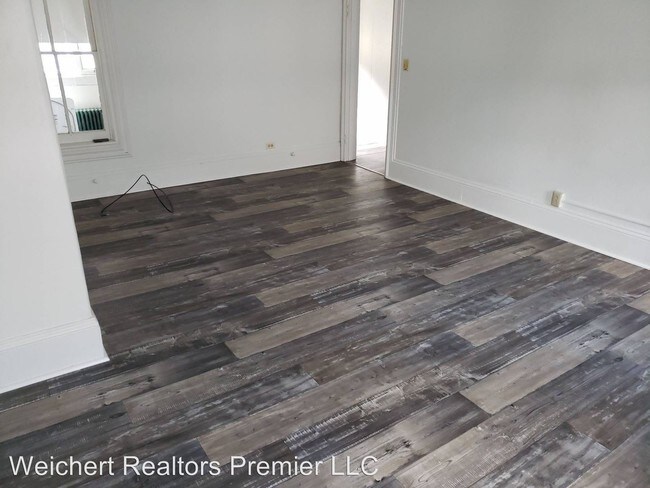 Building Photo - 8 S Washington St