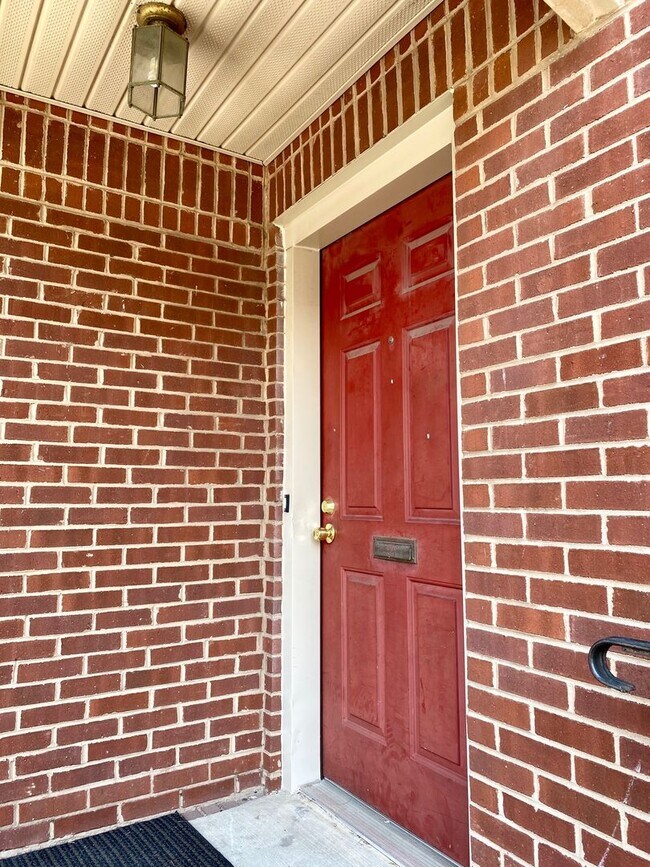 Foto del edificio - Cozy 2-bedroom Town Home in Hollins Market...