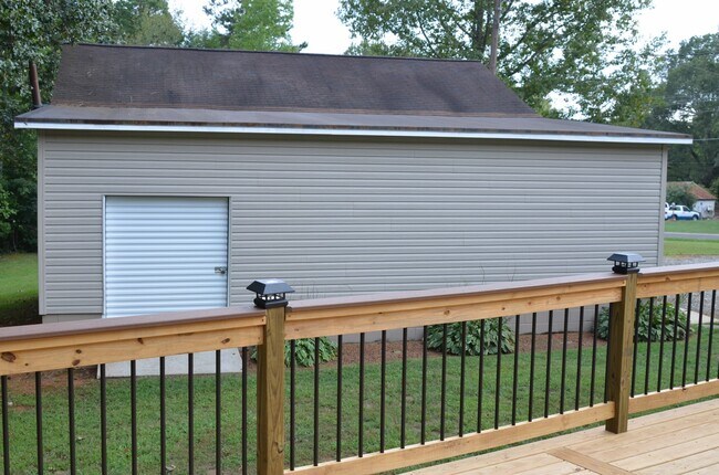 Building Photo - 871 Crousetown Rd