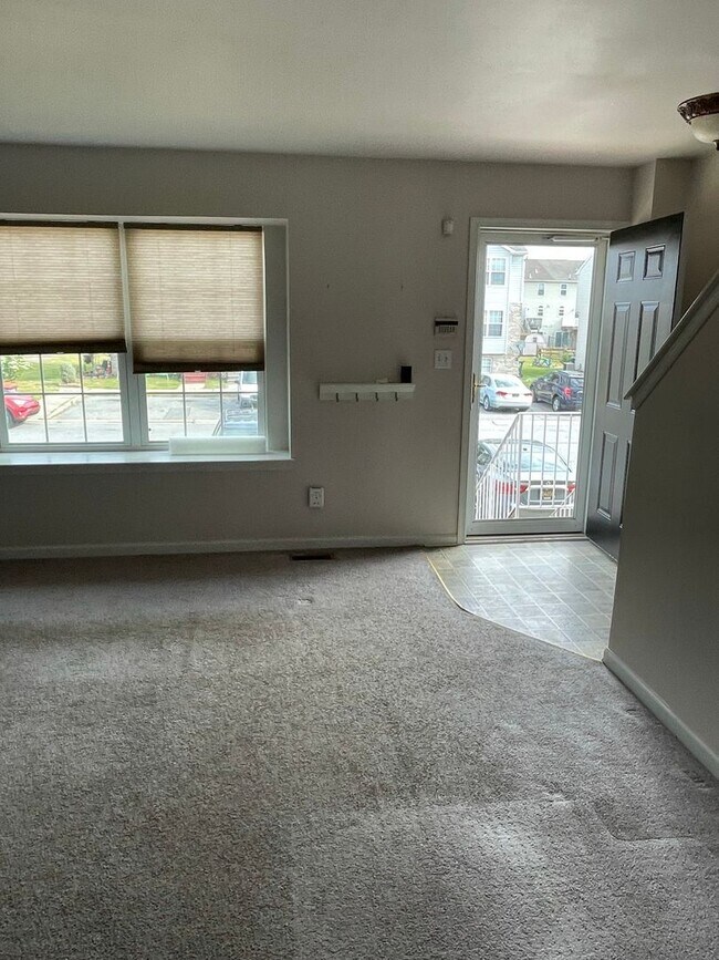 Building Photo - Middletown Townhouse