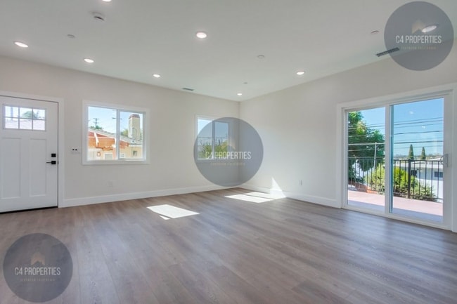 Building Photo - 315 Lado De Loma Dr