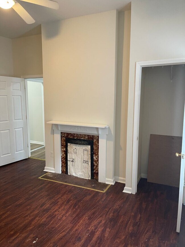Building Photo - CONTINGENT ON CURRENT TENANTS NOT RENEWING
