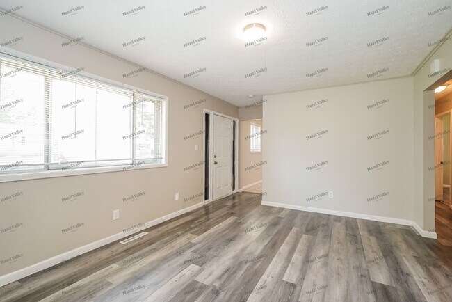 Foto del edificio - 3871 Laguna Dr