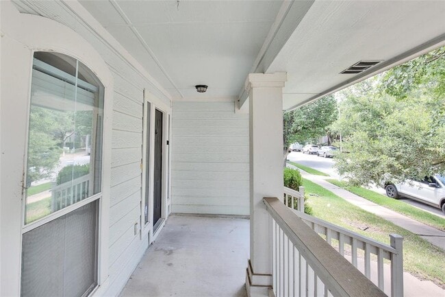 Building Photo - 210 Lollipop Ln