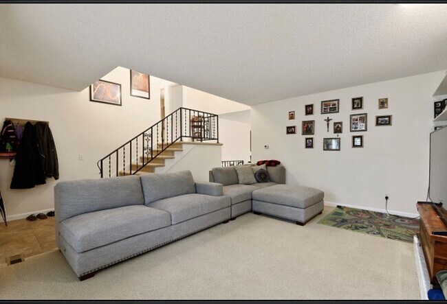 Building Photo - 1395 SW 66th Ave
