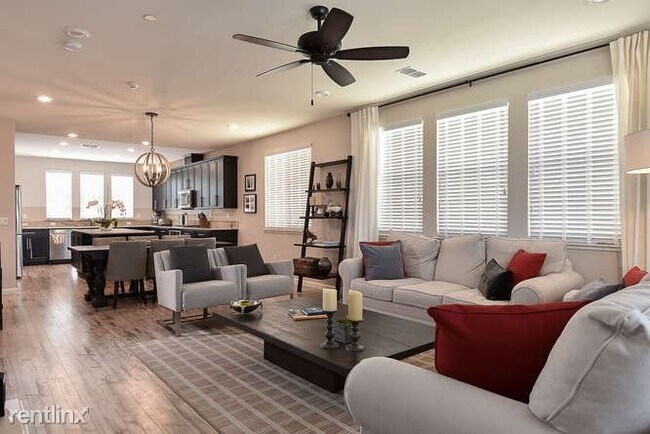 Building Photo - 4 br, 3.5 bath Townhome - 52 Granada