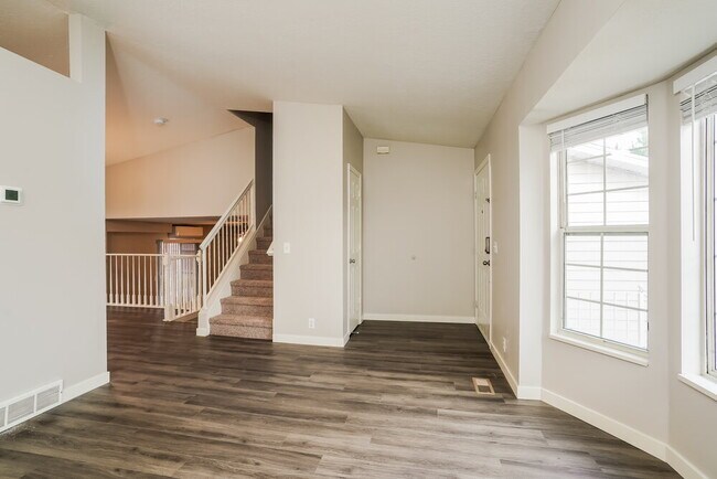 Foto del edificio - 5902 Woodview Dr