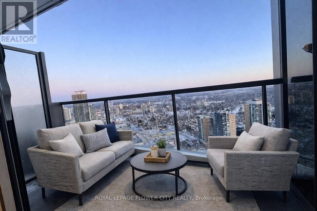 Photo du bâtiment - 25 Wellington St S