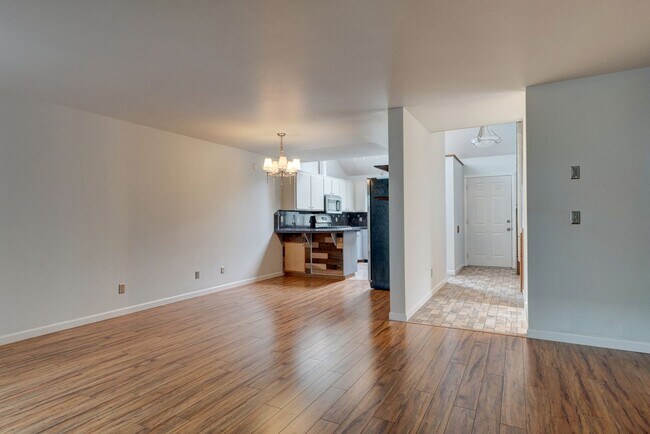 Foto del edificio - 3 Bedroom, 2 Bath Spacious Townhome with F...