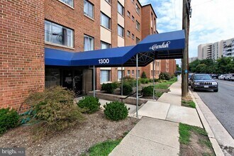 Building Photo - 1300 S Arlington Ridge Rd