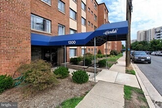 Building Photo - 1300 S Arlington Ridge Rd