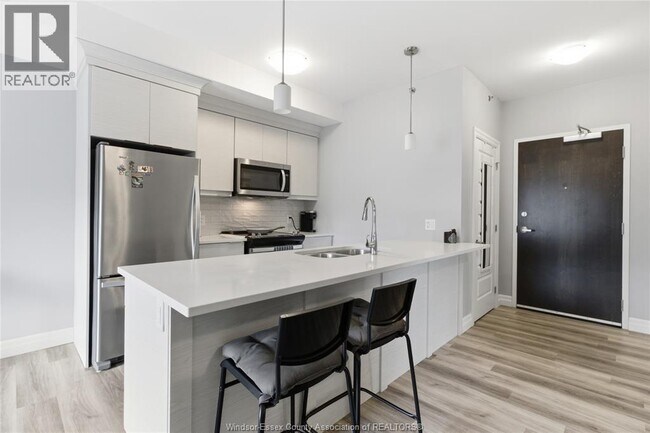 Photo du bâtiment - 728 Brownstone Dr