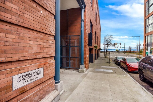 Building Photo - 97 S Jackson St