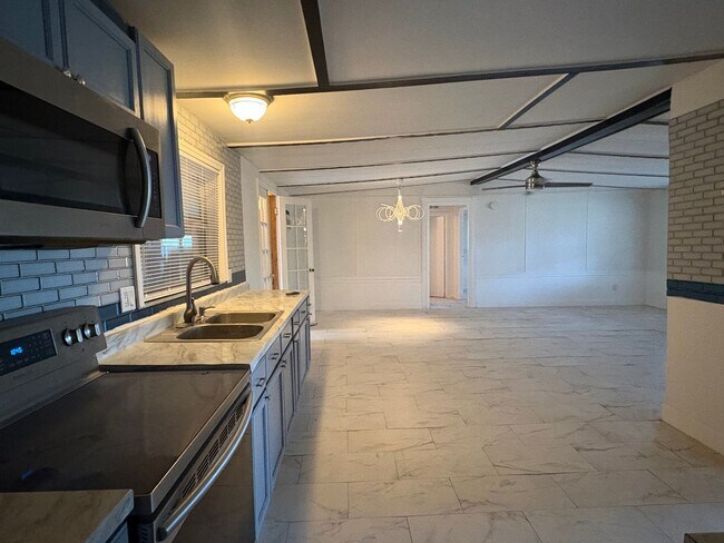 Foto del edificio - 4bed/3bath SFH Rent $1740/month ready May 2026