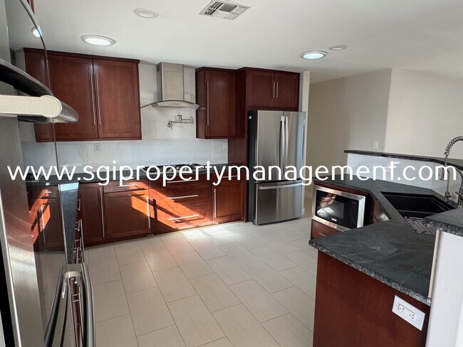 Building Photo - Modern 3 bedroom Scottsdale Home