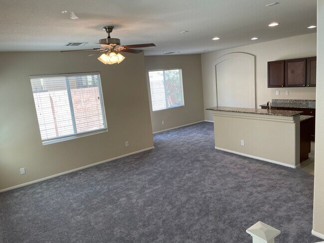 Foto del edificio - **Available February 9, 2026**