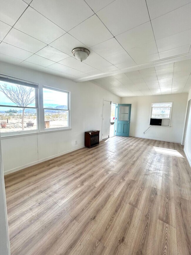 Foto del edificio - Eclectic 2 Bedroom 1 Bathroom Home