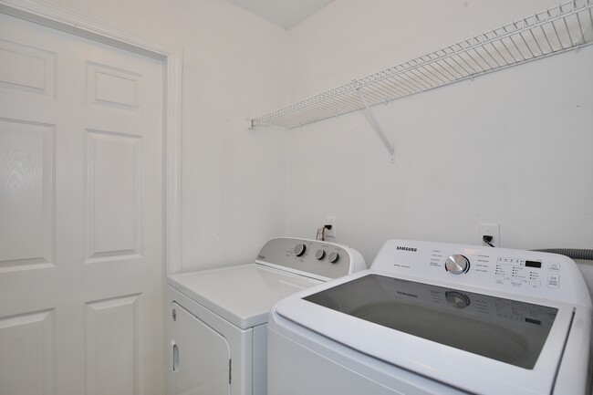 Building Photo - 214 Rona Ln