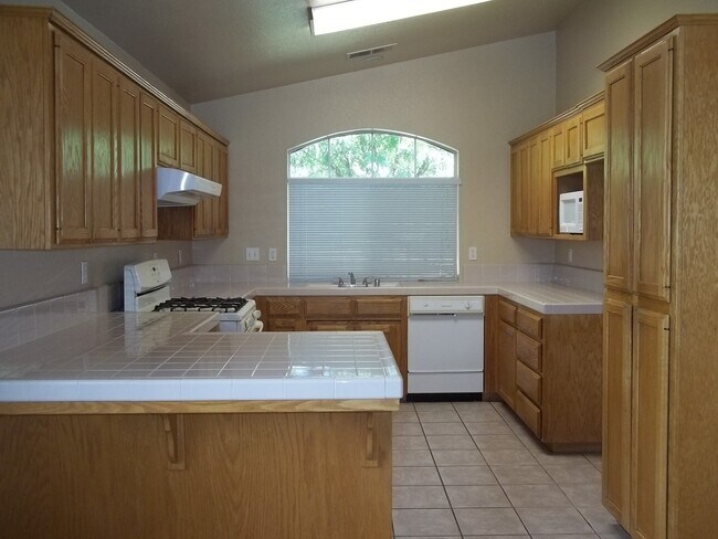 Foto del edificio - 4 bedroom with a nice floor plan, close to Figarden Elementary School. A spacious Granville home ...