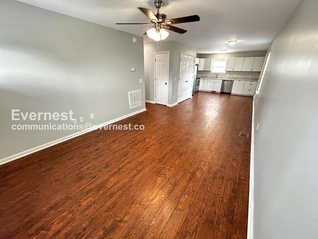 Building Photo - 908 E 16th Ave