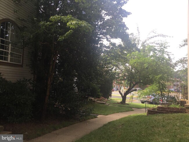 Foto del edificio - 9608 Blake Ln