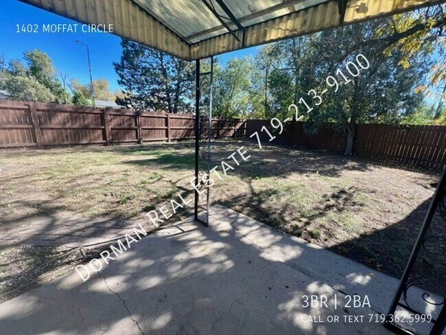 Building Photo - 1402 Moffat Cir