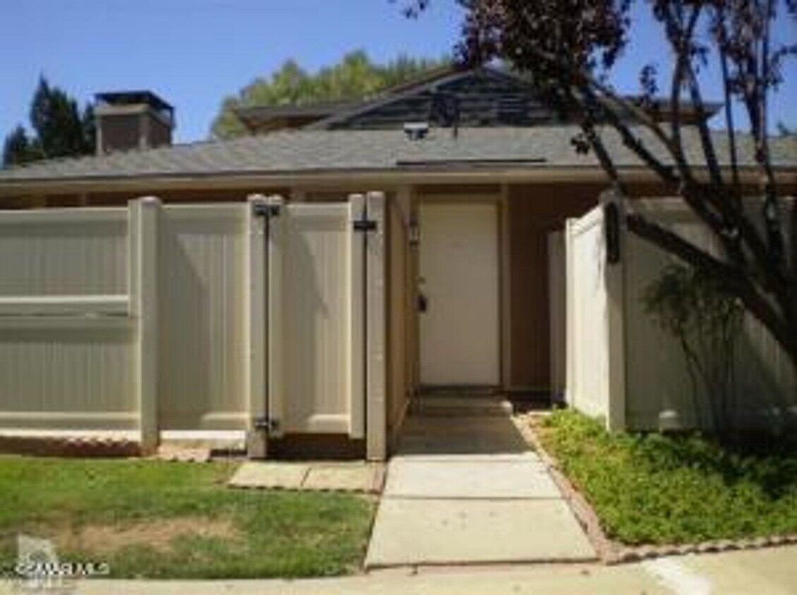 Foto principal - Annandale Whispering Pines, 2+2 condominiu...